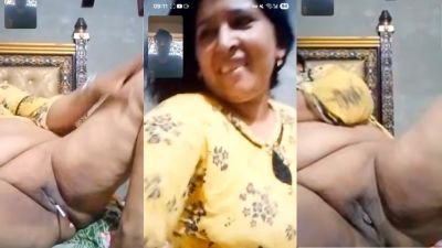 Horny aunty enjoys live sex on video call with a young guy