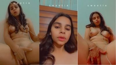 Nude Sweetie masturbating in Desi girl x video