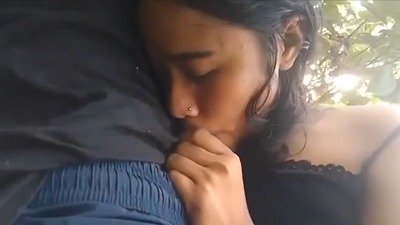 Outdoor sex MMS of a sexy college girl and her lover